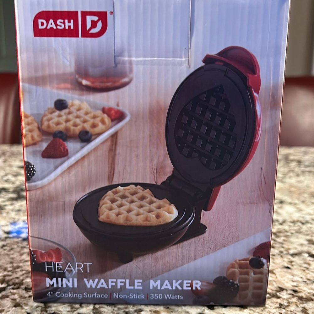Mini waffle maker